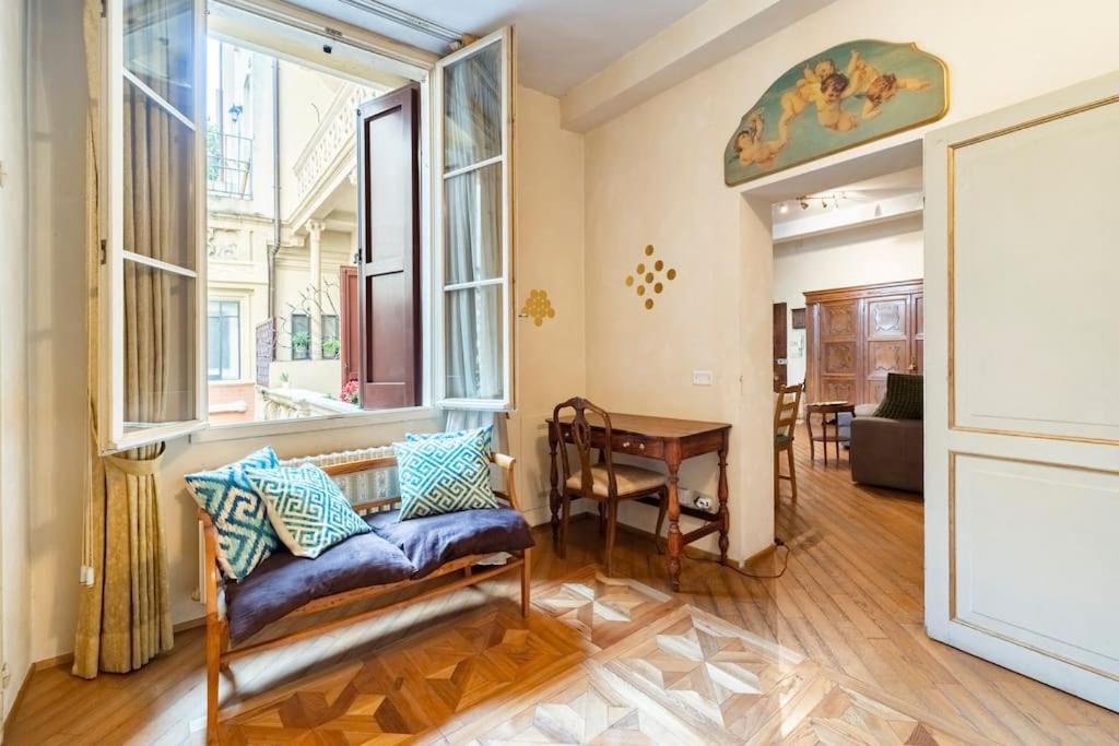 Appartamento Elegante E Centrale La Foglia D'Oro Bologna Bagian luar foto