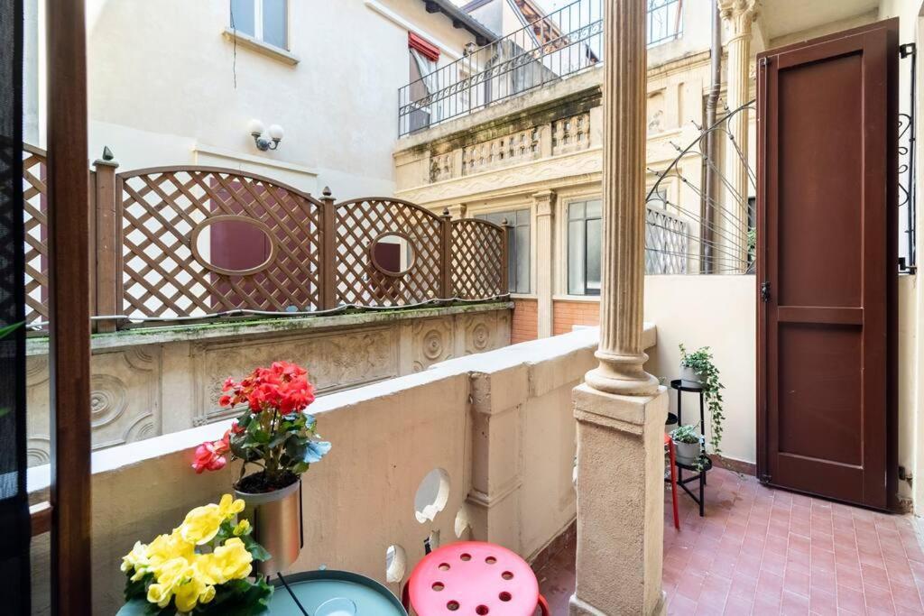 Appartamento Elegante E Centrale La Foglia D'Oro Bologna Bagian luar foto